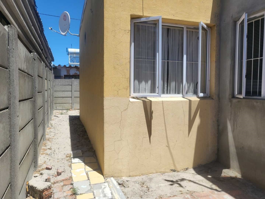 2 Bedroom Property for Sale in Kalkfontein Western Cape